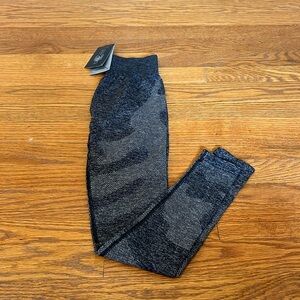 NWT Hpe Clothing Women’s Camo Leggings Size XS